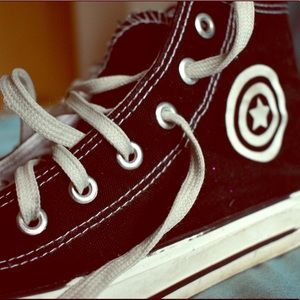 GLOW IN THE DARK CAPTAIN AMERICA CONVERSE